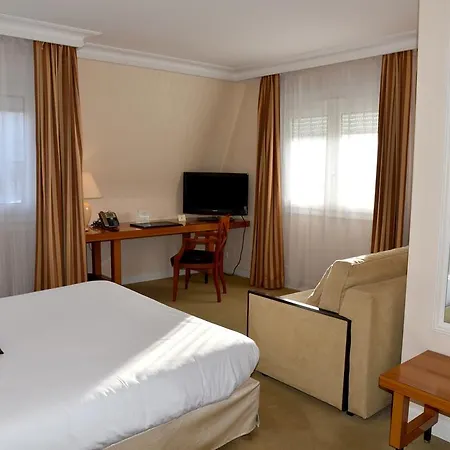 The Originals City, Chantecler, 3*