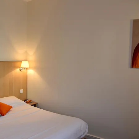 The Originals City, Chantecler, Hotell