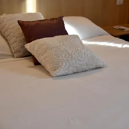 The Originals City, Chantecler, 3*