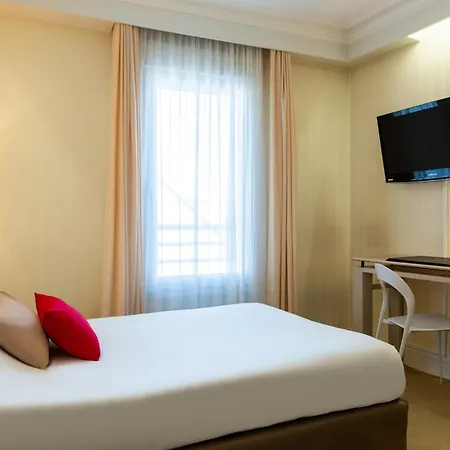 Отель The Originals City, Chantecler, 3*