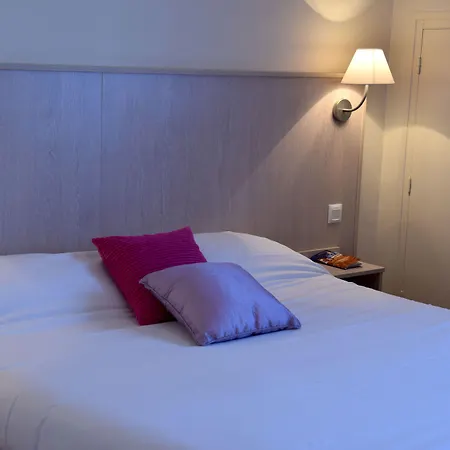 The Originals City, Chantecler, 3*