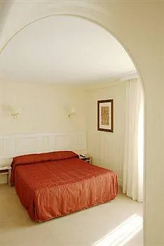 The Originals City, Chantecler, 3*