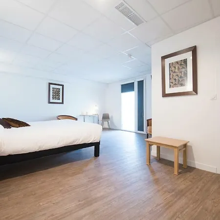 The Originals City, Chantecler, Hotell