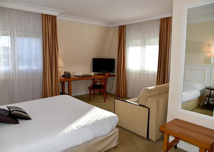 The Originals City, Chantecler, 3*